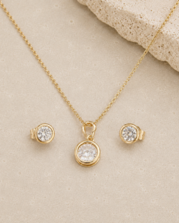 Juego de Collar y Aretes Solitario Redondo — Doble Baño de Oro 18K con Zirconia